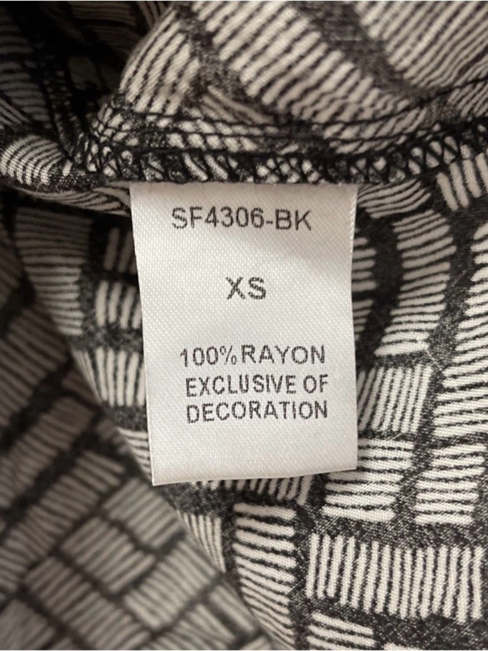 Le Sample Top Women’s XS Stitch Fix Black Tribal Print Embroidered Sleeveless - Picture 9 of 10